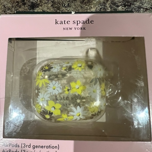 Kate Spade AirPods case 3rd generation - Picture 3 of 3